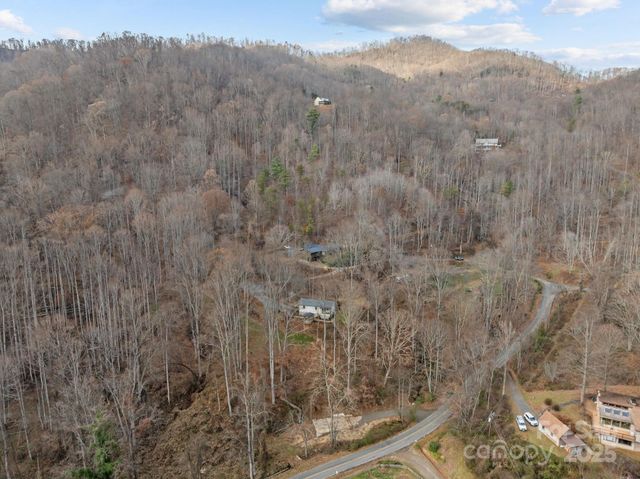 242 Moody Cove Road, Weaverville, NC 28787