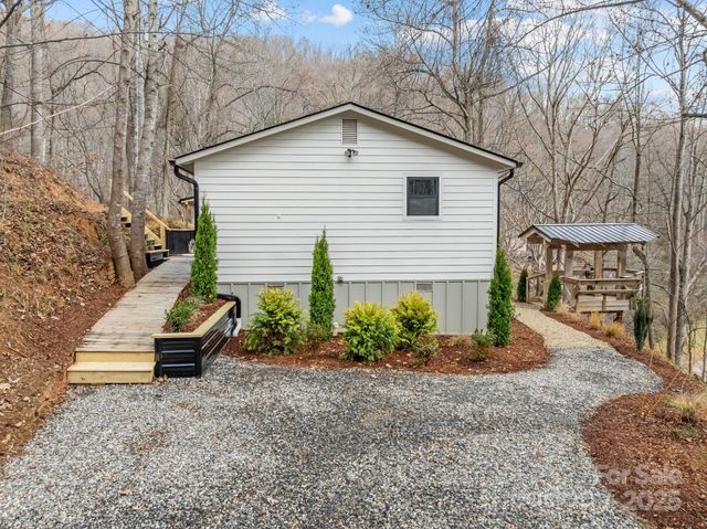 242 Moody Cove Road, Weaverville, NC 28787