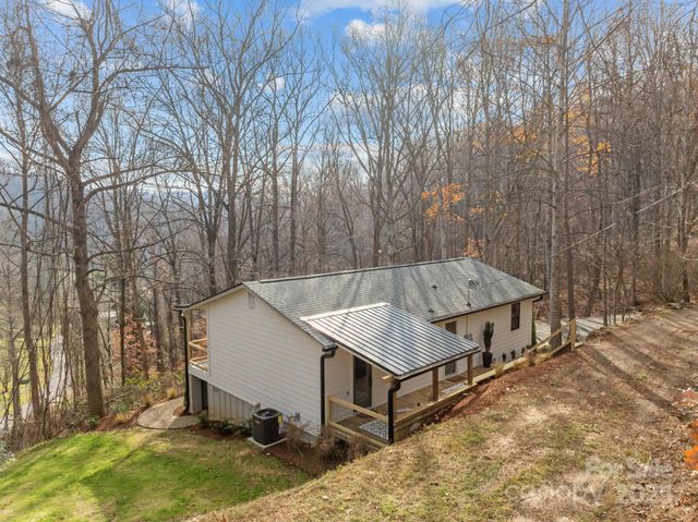 242 Moody Cove Road, Weaverville, NC 28787