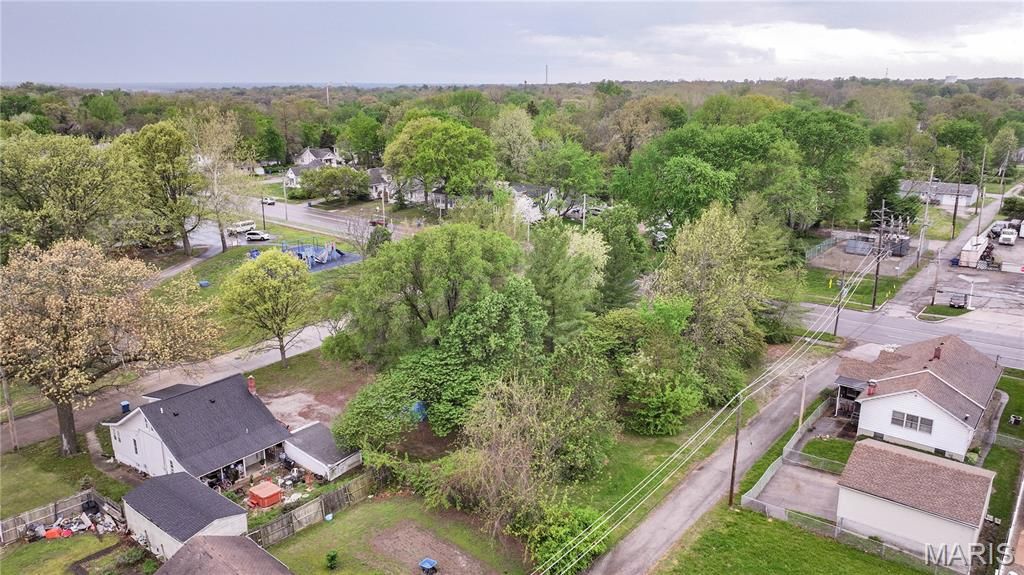 Image 4 of property listing at 0 Washington Avenue, Alton, IL 62002