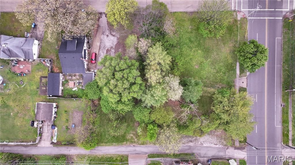 Image 6 of property listing at 0 Washington Avenue, Alton, IL 62002