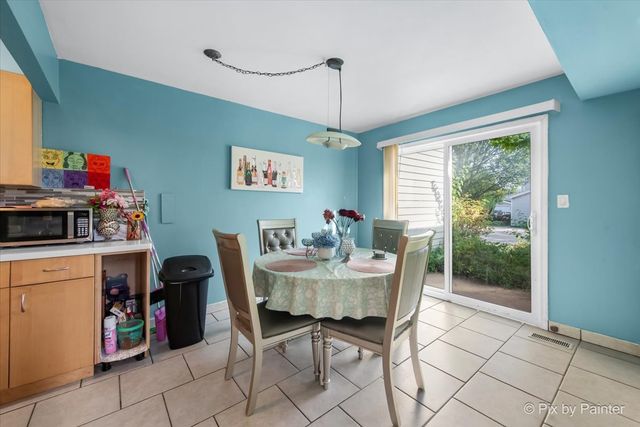 712 Scarbrough Circle 712, Hoffman Estates, IL 60169