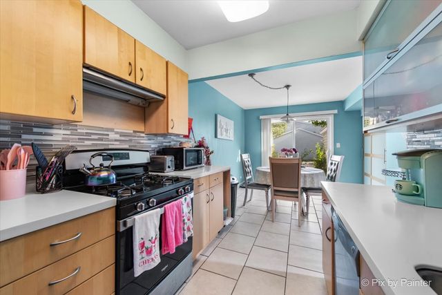 712 Scarbrough Circle 712, Hoffman Estates, IL 60169