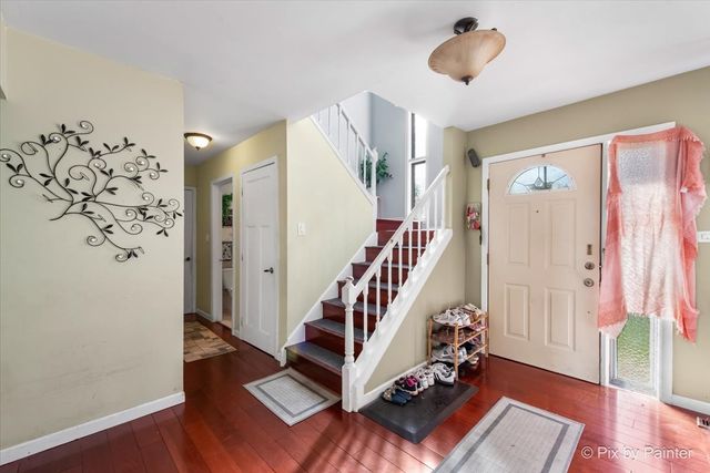 712 Scarbrough Circle 712, Hoffman Estates, IL 60169