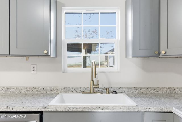 444 Island Ford Rd, Lancing, TN 37770