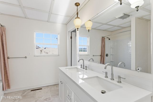 444 Island Ford Rd, Lancing, TN 37770