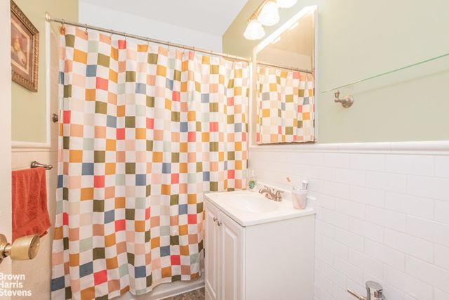 2711 Henry Hudson Pkwy Apt 7H, New York City, NY 10463