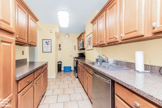 2711 Henry Hudson Pkwy Apt 7H, New York City, NY 10463