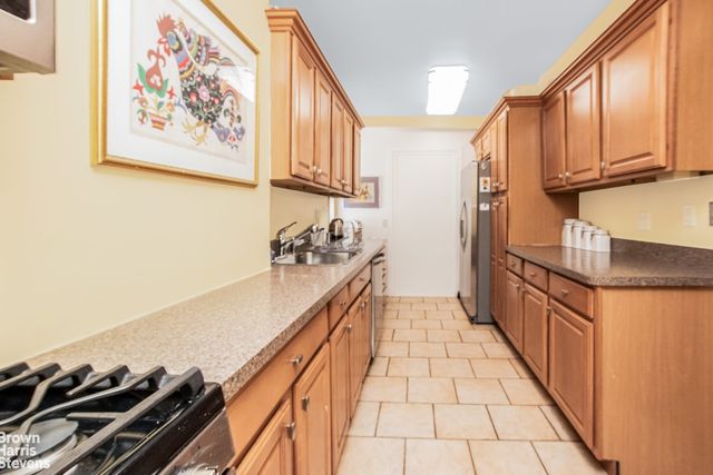 2711 Henry Hudson Pkwy Apt 7H, New York City, NY 10463