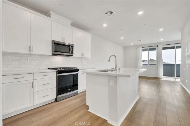 212 Farley Ln, Pomona, CA 91767