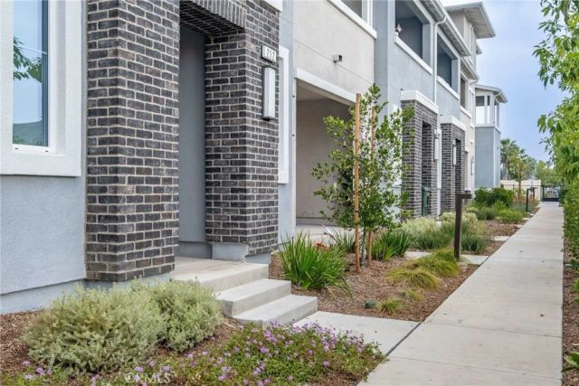 212 Farley Ln, Pomona, CA 91767