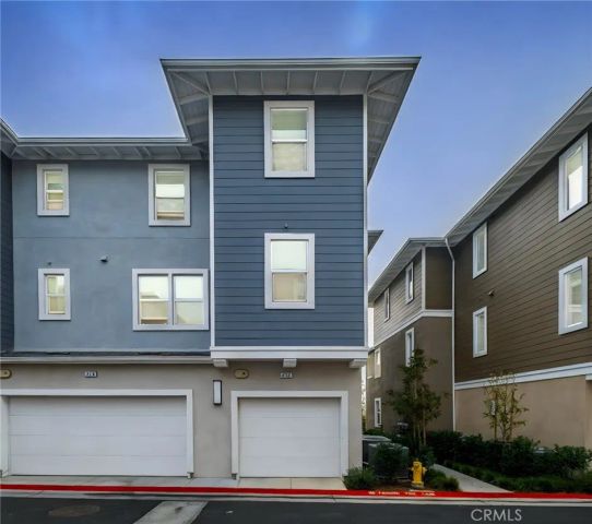 212 Farley Ln, Pomona, CA 91767