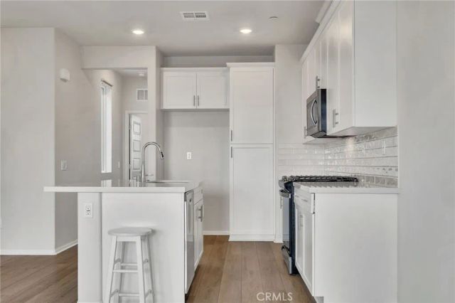 212 Farley Ln, Pomona, CA 91767