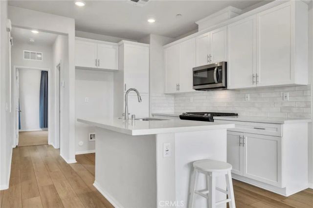 212 Farley Ln, Pomona, CA 91767