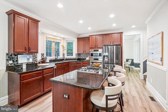 8761 ELLIS MILL DR, Gainesville, VA 20155