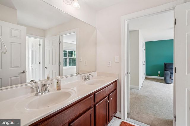 8761 ELLIS MILL DR, Gainesville, VA 20155