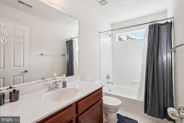 8761 ELLIS MILL DR, Gainesville, VA 20155