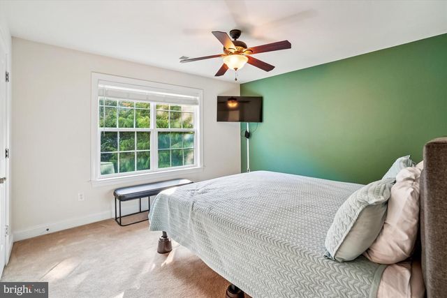 8761 ELLIS MILL DR, Gainesville, VA 20155