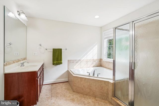 8761 ELLIS MILL DR, Gainesville, VA 20155