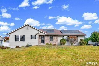 302 BITTERSWEET Avenue, Germantown Hills, IL 61548