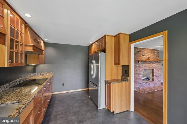 817 SHARON CIR, West Chester, PA 19382