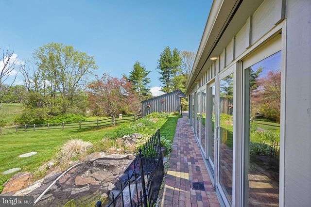 817 SHARON CIR, West Chester, PA 19382