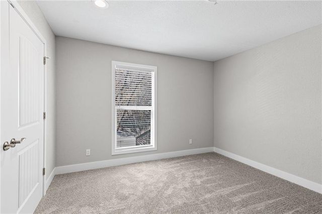 4904 NW Barry Road, Kansas City, MO 64154