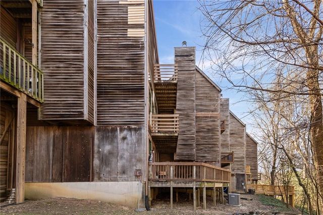 4904 NW Barry Road, Kansas City, MO 64154