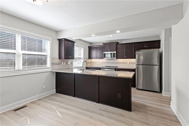 4904 NW Barry Road, Kansas City, MO 64154