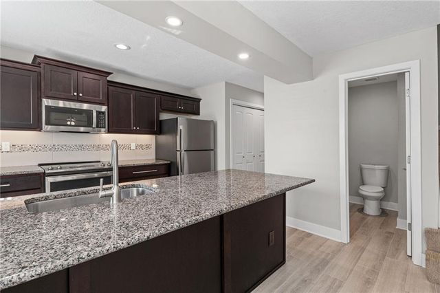 4904 NW Barry Road, Kansas City, MO 64154