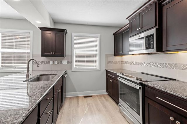 4904 NW Barry Road, Kansas City, MO 64154