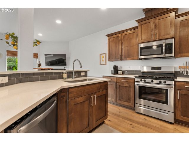 808 S 23RD Ave, Cornelius, OR 97113