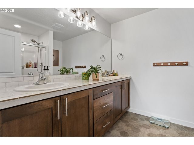 808 S 23RD Ave, Cornelius, OR 97113
