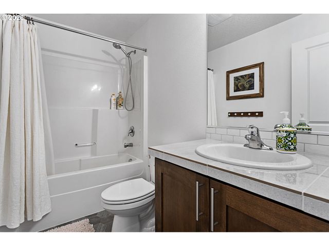 808 S 23RD Ave, Cornelius, OR 97113