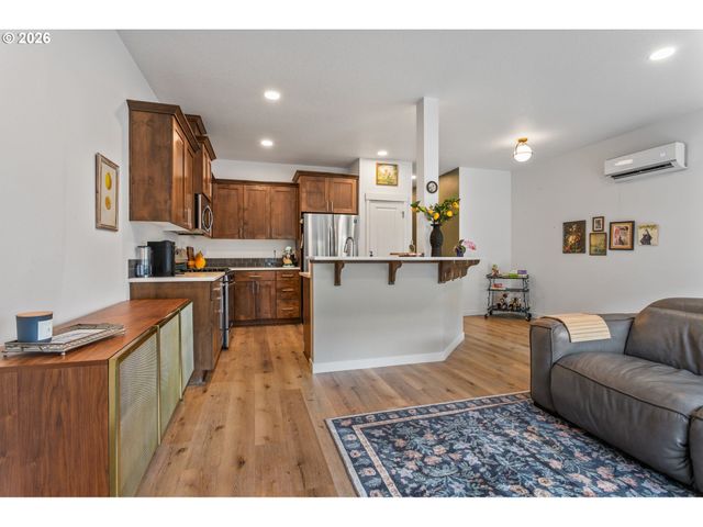 808 S 23RD Ave, Cornelius, OR 97113