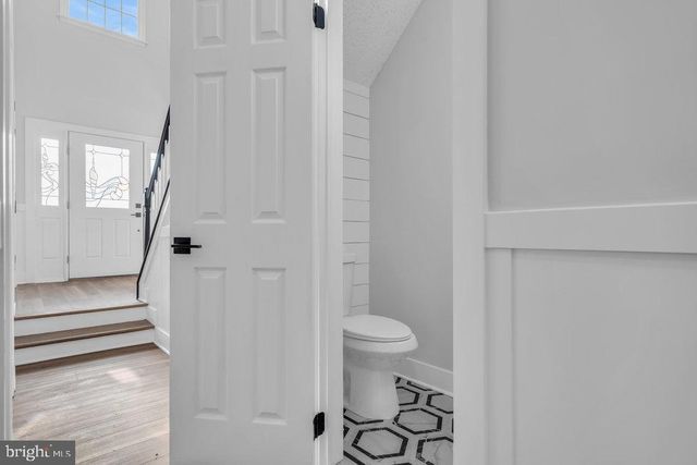 9 GLEN CT, Barnegat, NJ 08005