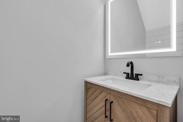 9 GLEN CT, Barnegat, NJ 08005