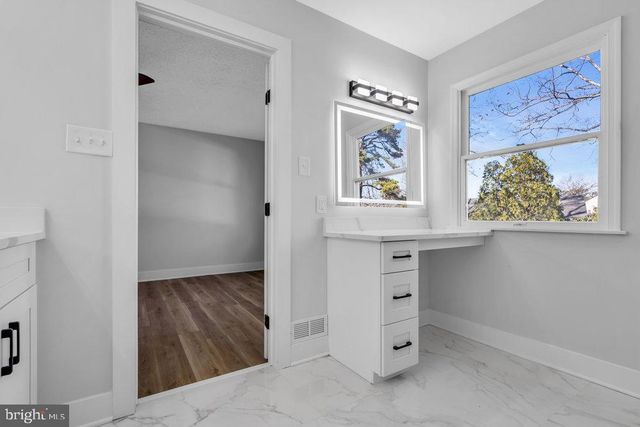 9 GLEN CT, Barnegat, NJ 08005