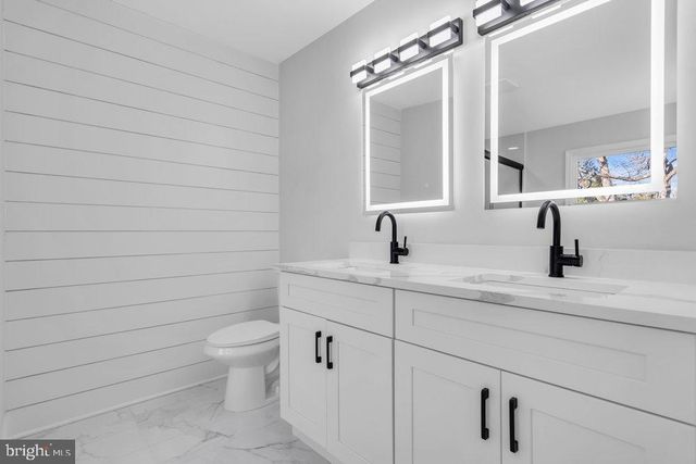 9 GLEN CT, Barnegat, NJ 08005