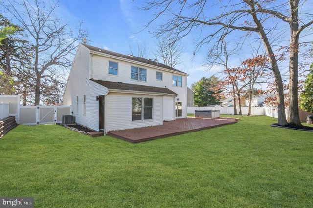 9 GLEN CT, Barnegat, NJ 08005