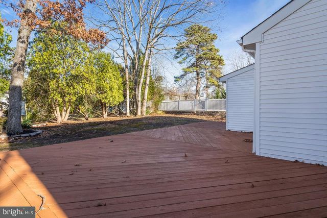 9 GLEN CT, Barnegat, NJ 08005