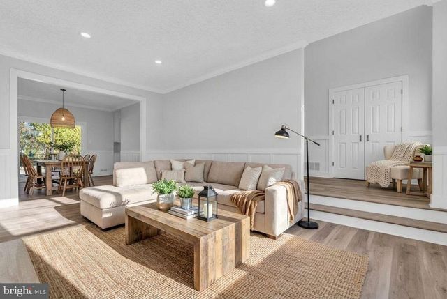 9 GLEN CT, Barnegat, NJ 08005