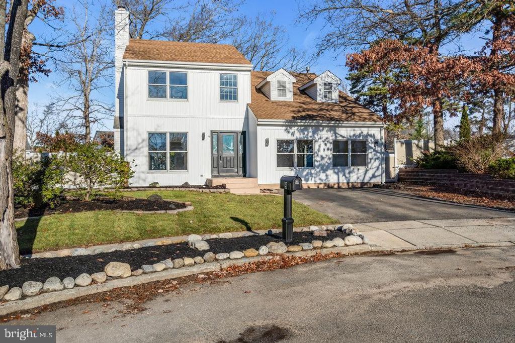 9 GLEN CT, Barnegat, NJ 08005