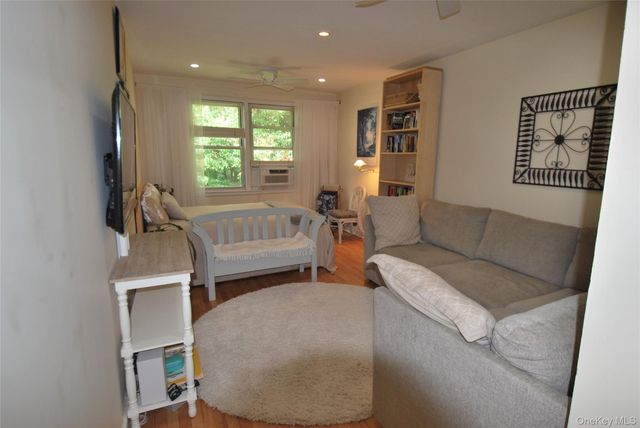 4 Stokes Road 2C, Yonkers, NY 10710