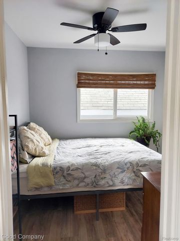 320 CHESTNUT Avenue, Hazel Park, MI 48030