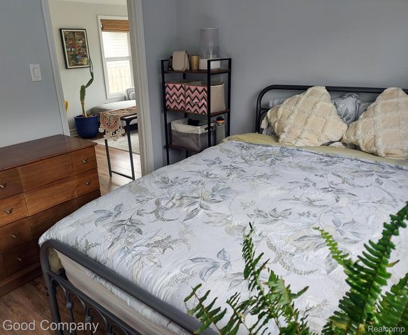 320 CHESTNUT Avenue, Hazel Park, MI 48030