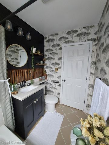 320 CHESTNUT Avenue, Hazel Park, MI 48030