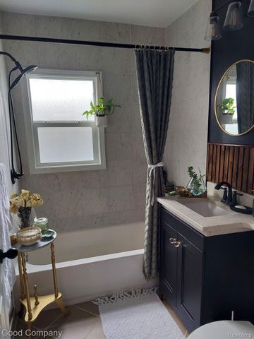 320 CHESTNUT Avenue, Hazel Park, MI 48030