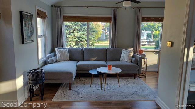 320 CHESTNUT Avenue, Hazel Park, MI 48030