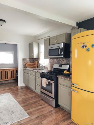 320 CHESTNUT Avenue, Hazel Park, MI 48030